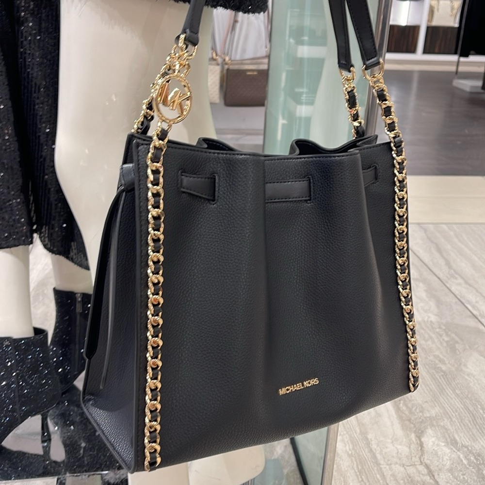MICHAEL KORS
MINA LARGE BELTED CHAIN SHOULDER BAG BLACK COLOR - Picture 9 of 16